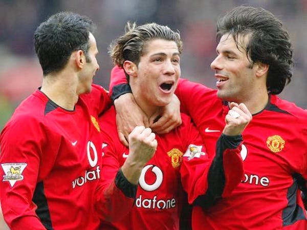 Ronaldo Man U debut game - cristiano steht neben ryan giggs und Ruud Van Nistelrooy