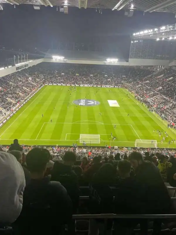 Leazes Stand - Block L7K - Top-Atmosphäre und fantastische Sicht von oben.