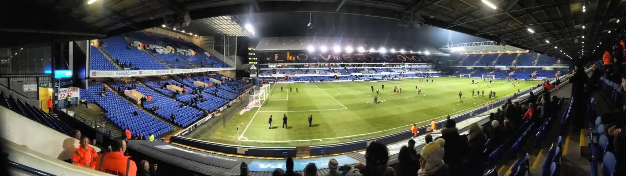 Blick aus dem Gästeblock (V1) des Cobbold Stand im Portman Road Stadion