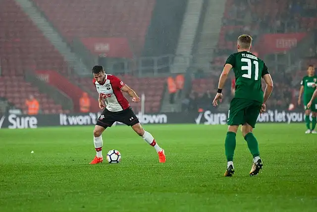 Wie lang ist die Warteliste für eine Southampton Saisonkarte? background image