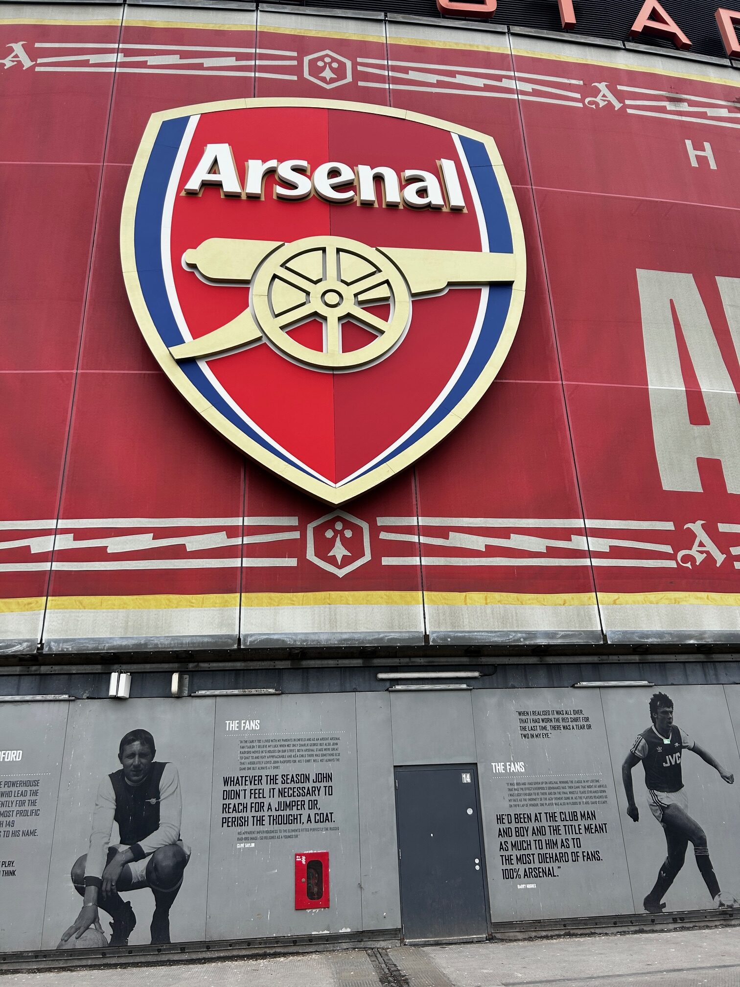photo of Emirates Stadium crest
